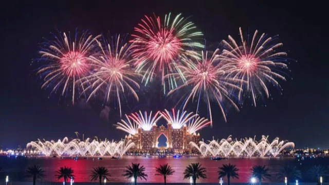 Atlantis NYE fireworks on the Palm